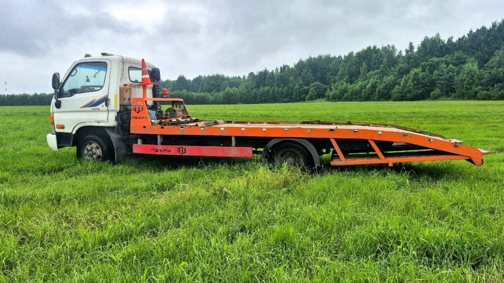Эвакуатор во время рабочего выезда по Ленинградской области